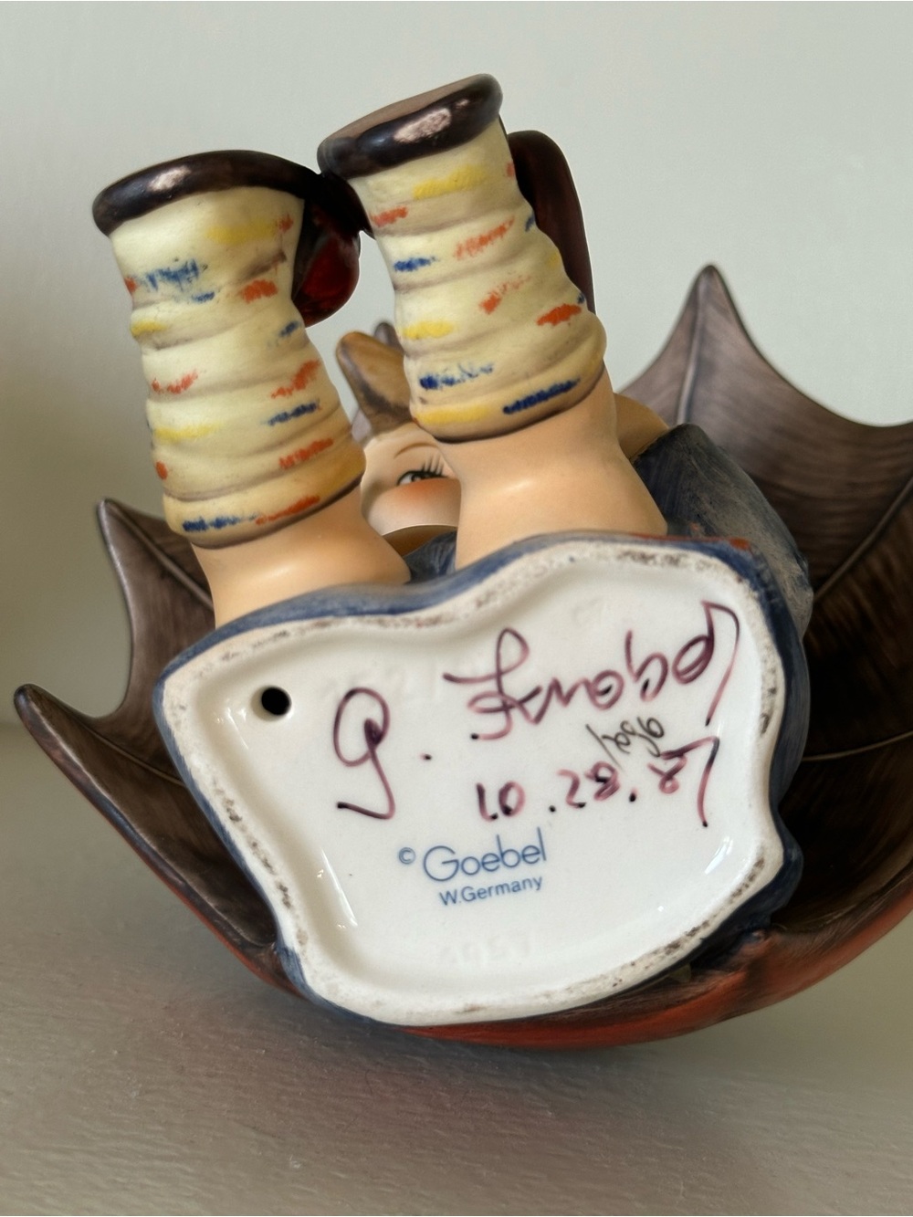 Vintage Goebel Hummel 4.5” Umbrella Boy & Girl ceramic figurines W Germany - Picture 12 of 13
